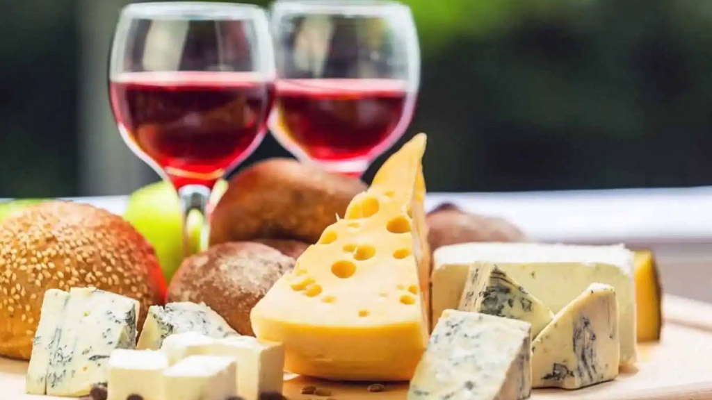 Rutas Gastronómicas en Buenos Aires: Sabores Auténticos en la Capital Quesos y vinos, la gastronomía típica de Buenos Aires