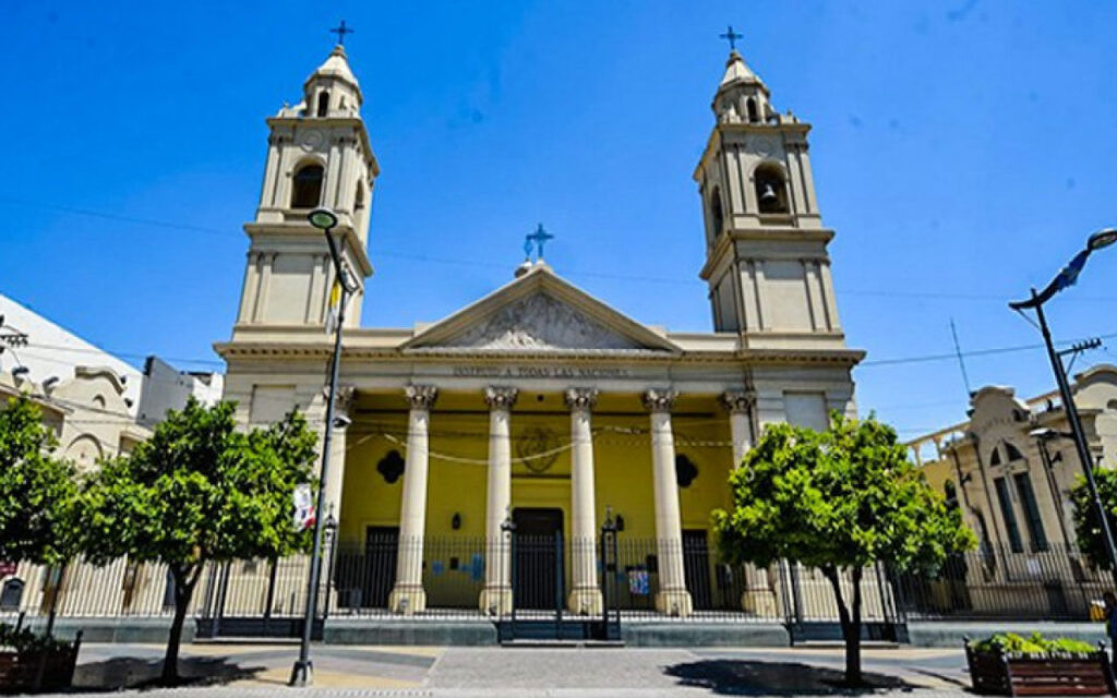 Catedral Basílica en Santiago del Estero - Tour Religioso