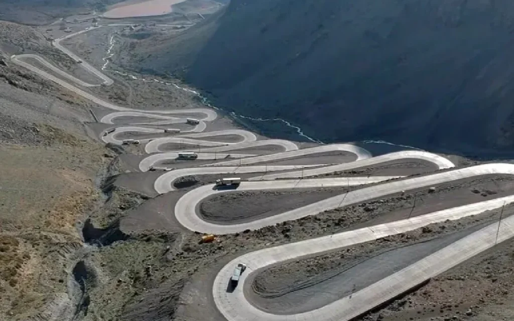 Cruzar de Mendoza a Chile, un camino único que debes realizar con cuidado